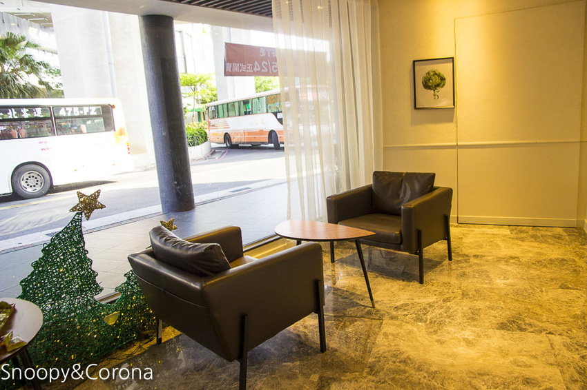 【住宿．新北】碧潭住宿／新加州景觀旅館～緊鄰碧潭水岸與捷運站，親子房附設玩具箱，親子度假好愜意