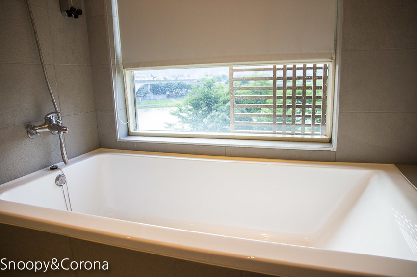 【住宿．新北】碧潭住宿／新加州景觀旅館～緊鄰碧潭水岸與捷運站，親子房附設玩具箱，親子度假好愜意