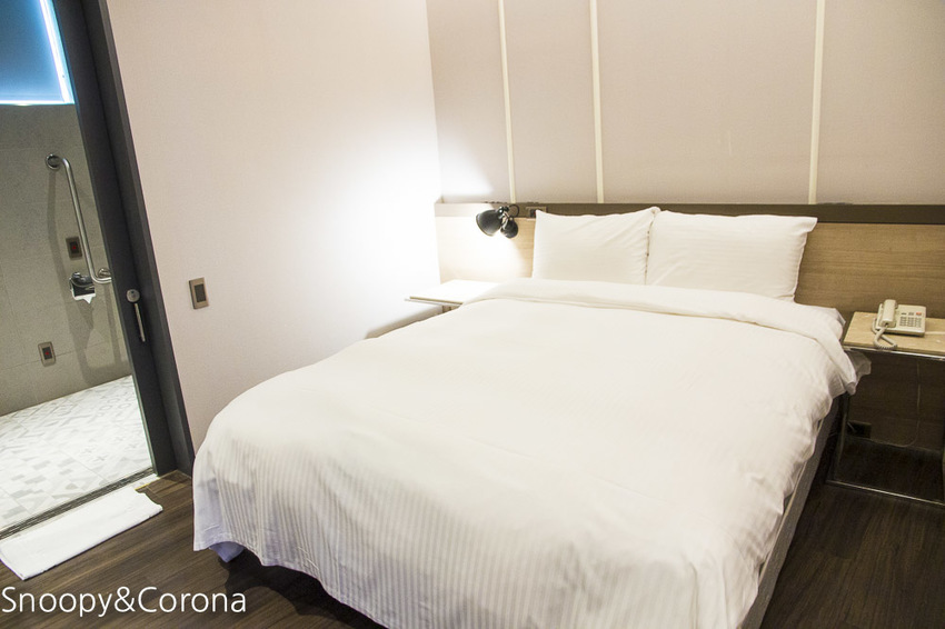 【住宿．新北】碧潭住宿／新加州景觀旅館～緊鄰碧潭水岸與捷運站，親子房附設玩具箱，親子度假好愜意