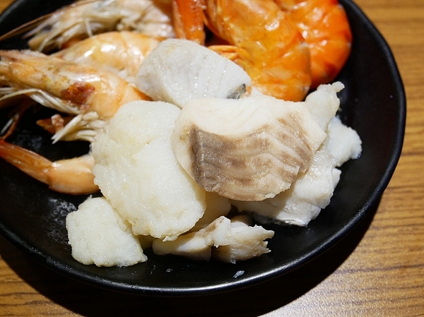 龍周職人鍋物:龍周職人鍋物-高雄左營高CP值火鍋 海鮮肉品都非常新鮮 套餐霸氣外露一定要試試