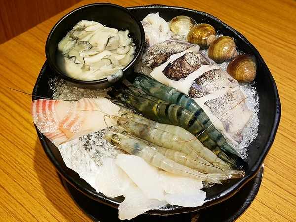 龍周職人鍋物:龍周職人鍋物-高雄左營高CP值火鍋 海鮮肉品都非常新鮮 套餐霸氣外露一定要試試