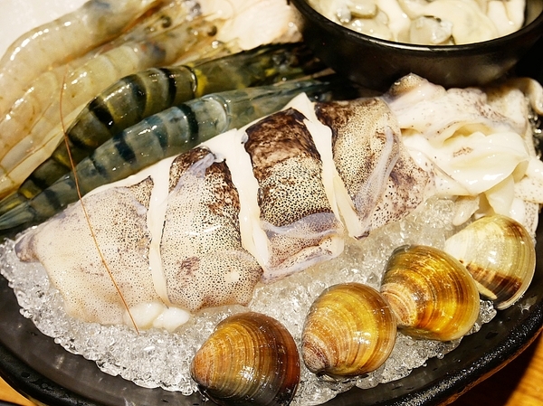 龍周職人鍋物:龍周職人鍋物-高雄左營高CP值火鍋 海鮮肉品都非常新鮮 套餐霸氣外露一定要試試