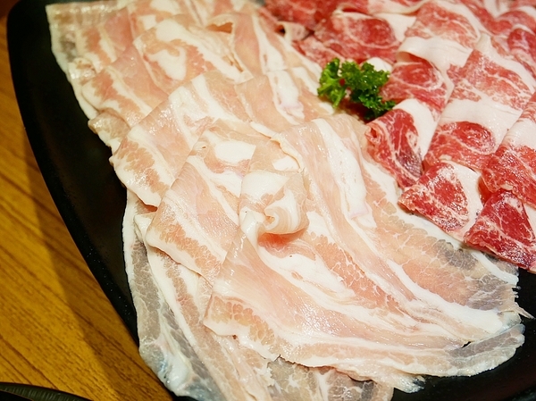 龍周職人鍋物:龍周職人鍋物-高雄左營高CP值火鍋 海鮮肉品都非常新鮮 套餐霸氣外露一定要試試