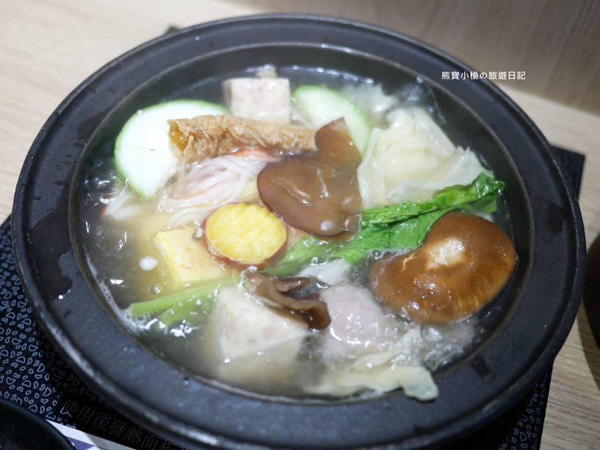 【台中大里美食】嗑肉石鍋大里店,平日不限時段來店指定套餐送小海鮮拼盤!台中火鍋推薦。 @熊寶小榆の旅遊日記