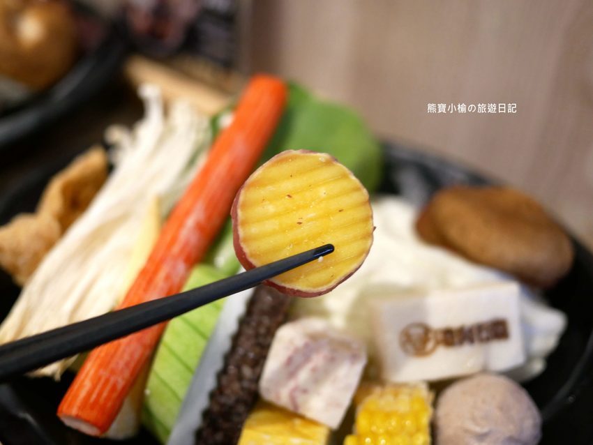 【台中大里美食】嗑肉石鍋大里店,平日不限時段來店指定套餐送小海鮮拼盤!台中火鍋推薦。 @熊寶小榆の旅遊日記