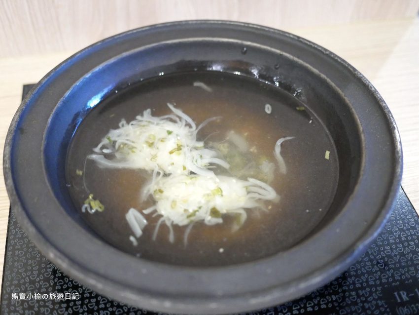 【台中大里美食】嗑肉石鍋大里店,平日不限時段來店指定套餐送小海鮮拼盤!台中火鍋推薦。 @熊寶小榆の旅遊日記