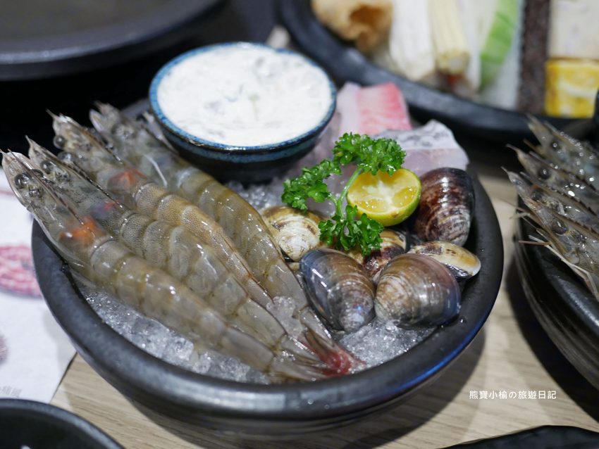【台中大里美食】嗑肉石鍋大里店,平日不限時段來店指定套餐送小海鮮拼盤!台中火鍋推薦。 @熊寶小榆の旅遊日記