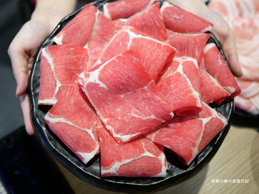 【台中大里美食】嗑肉石鍋大里店,平日不限時段來店指定套餐送小海鮮拼盤!台中火鍋推薦。 @熊寶小榆の旅遊日記