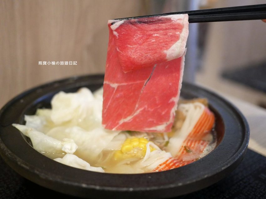 【台中大里美食】嗑肉石鍋大里店,平日不限時段來店指定套餐送小海鮮拼盤!台中火鍋推薦。 @熊寶小榆の旅遊日記