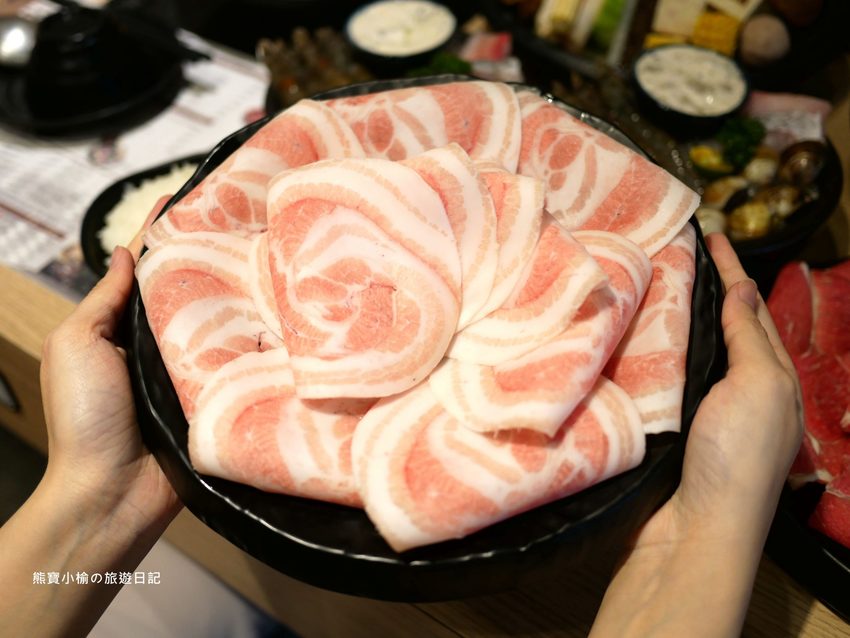 【台中大里美食】嗑肉石鍋大里店,平日不限時段來店指定套餐送小海鮮拼盤!台中火鍋推薦。 @熊寶小榆の旅遊日記