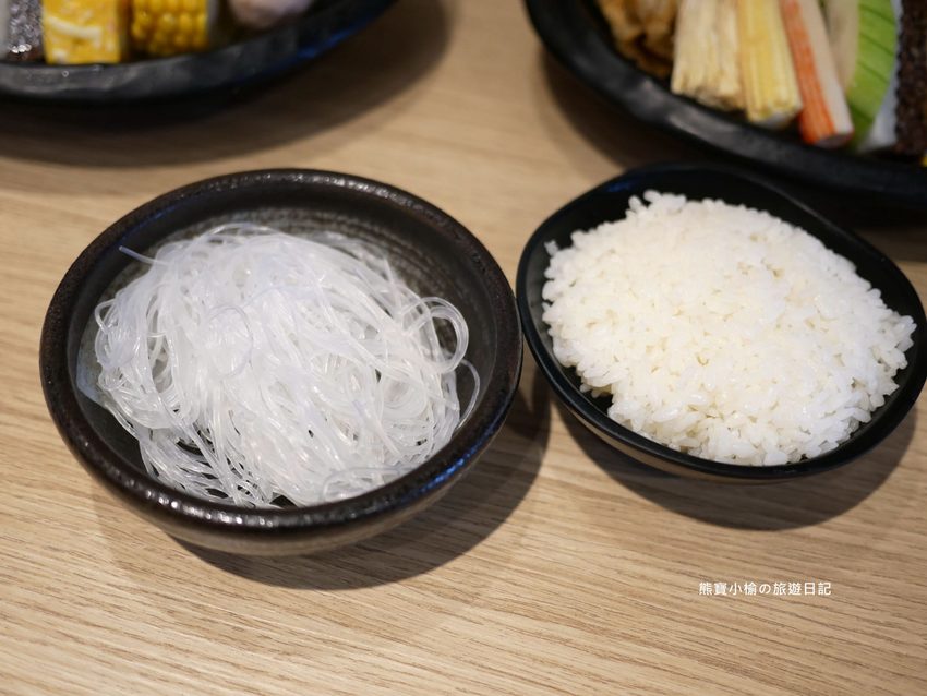 【台中大里美食】嗑肉石鍋大里店,平日不限時段來店指定套餐送小海鮮拼盤!台中火鍋推薦。 @熊寶小榆の旅遊日記