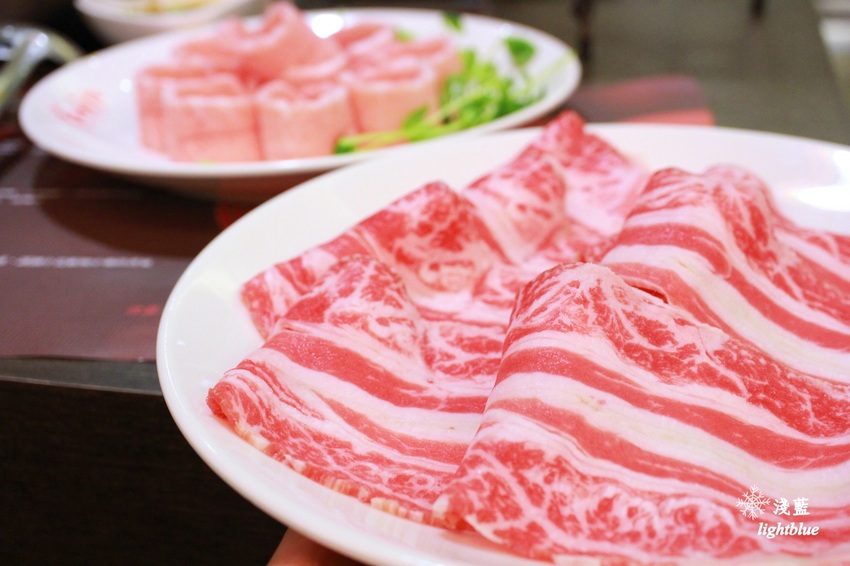 [ 市府站美食 ] 淺藍 × 紅九九個人鴛鴦鍋-市府店～一個人也能大吃鴛鴦鍋的冬日好選擇