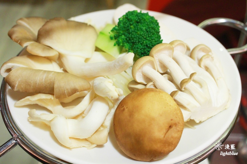 [ 市府站美食 ] 淺藍 × 紅九九個人鴛鴦鍋-市府店～一個人也能大吃鴛鴦鍋的冬日好選擇