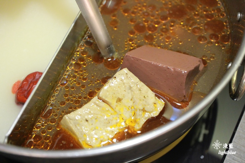 [ 市府站美食 ] 淺藍 × 紅九九個人鴛鴦鍋-市府店～一個人也能大吃鴛鴦鍋的冬日好選擇