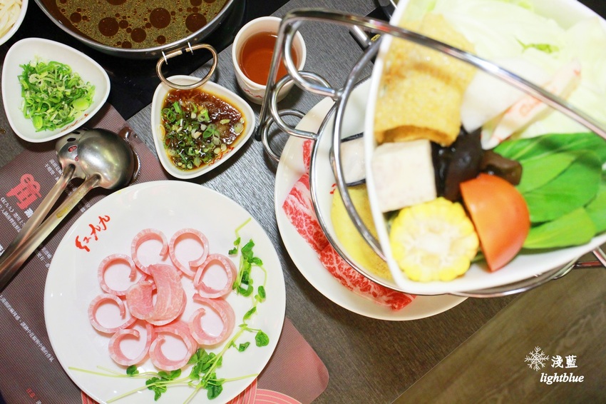 [ 市府站美食 ] 淺藍 × 紅九九個人鴛鴦鍋-市府店～一個人也能大吃鴛鴦鍋的冬日好選擇