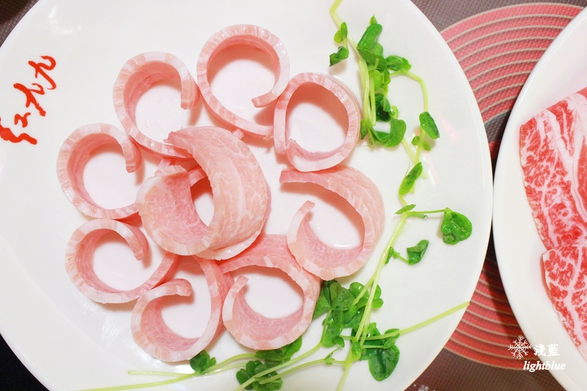 [ 市府站美食 ] 淺藍 × 紅九九個人鴛鴦鍋-市府店～一個人也能大吃鴛鴦鍋的冬日好選擇