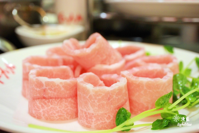 [ 市府站美食 ] 淺藍 × 紅九九個人鴛鴦鍋-市府店～一個人也能大吃鴛鴦鍋的冬日好選擇