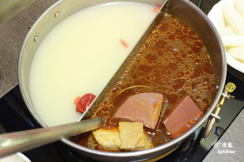 [ 市府站美食 ] 淺藍 × 紅九九個人鴛鴦鍋-市府店～一個人也能大吃鴛鴦鍋的冬日好選擇