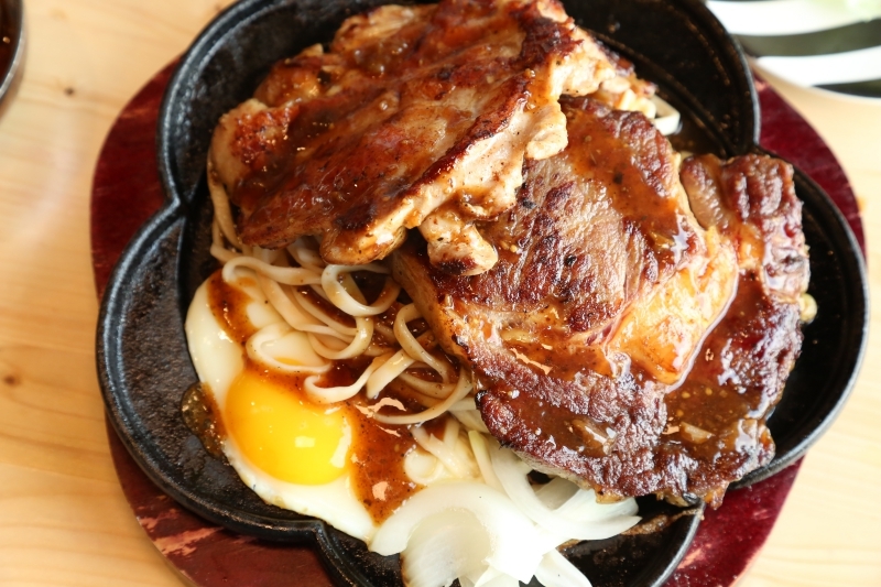 [台南美食]仁德平價牛排推薦 19號倉庫鐵板牛排（內有菜單）飲料濃湯沙拉麵包吃到飽