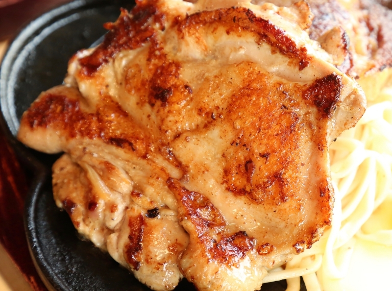 [台南美食]仁德平價牛排推薦 19號倉庫鐵板牛排（內有菜單）飲料濃湯沙拉麵包吃到飽