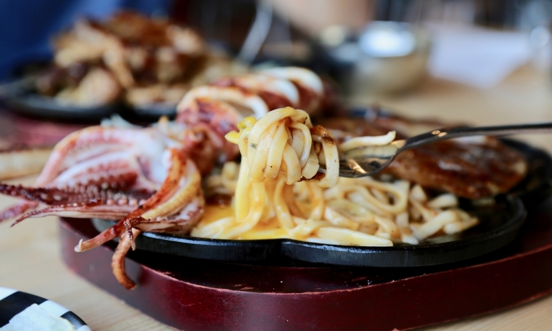 [台南美食]仁德平價牛排推薦 19號倉庫鐵板牛排（內有菜單）飲料濃湯沙拉麵包吃到飽