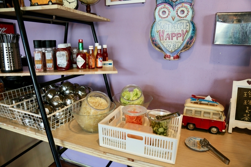 [台南美食]仁德平價牛排推薦 19號倉庫鐵板牛排（內有菜單）飲料濃湯沙拉麵包吃到飽