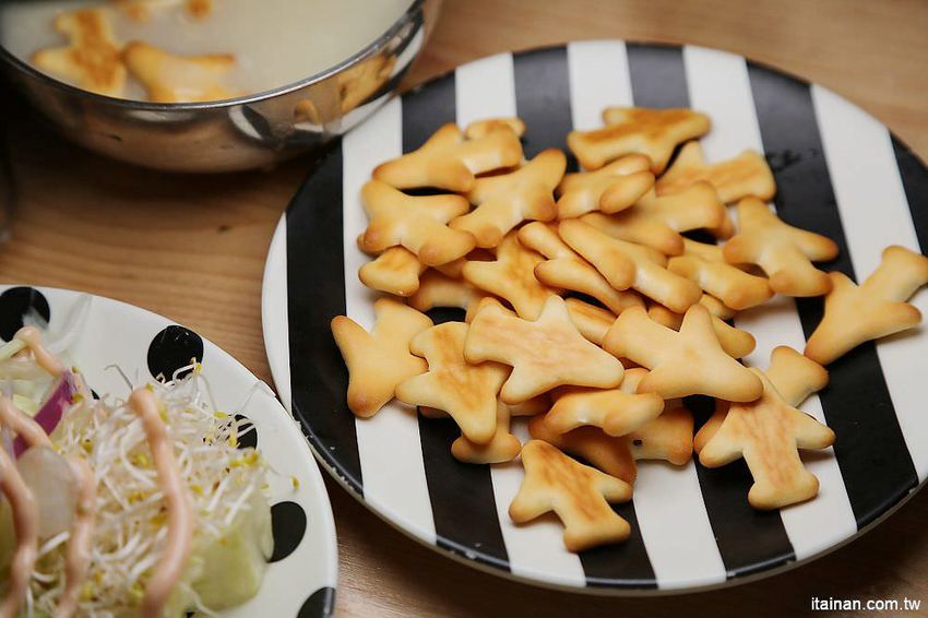 19號倉庫鐵板牛排仁德店~誰說平價吃到飽沒有好牛排?沙拉吧珍珠奶茶無限量供應加麵加飯不加價! - 台南好Food遊