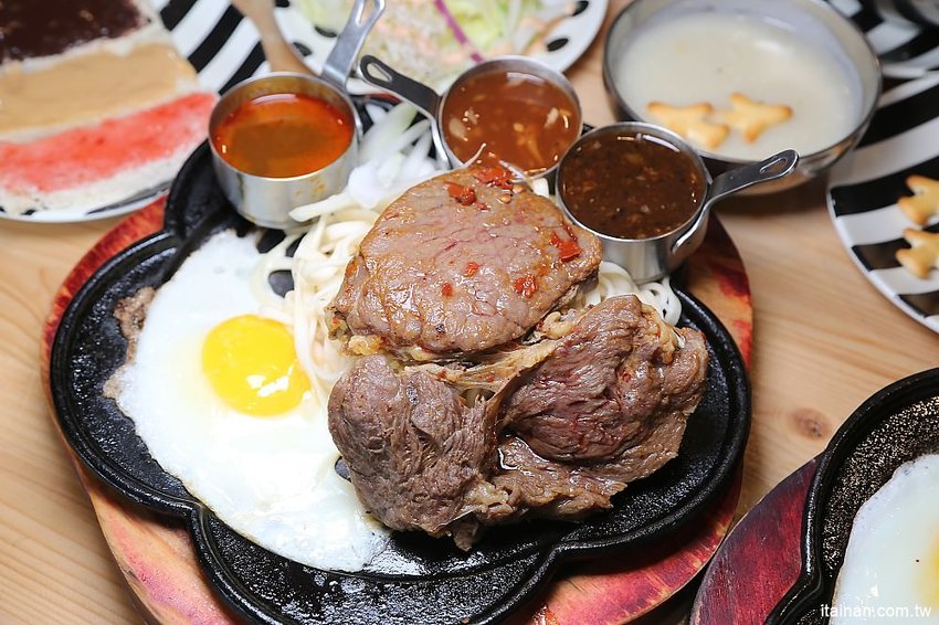 19號倉庫鐵板牛排仁德店~誰說平價吃到飽沒有好牛排?沙拉吧珍珠奶茶無限量供應加麵加飯不加價! - 台南好Food遊