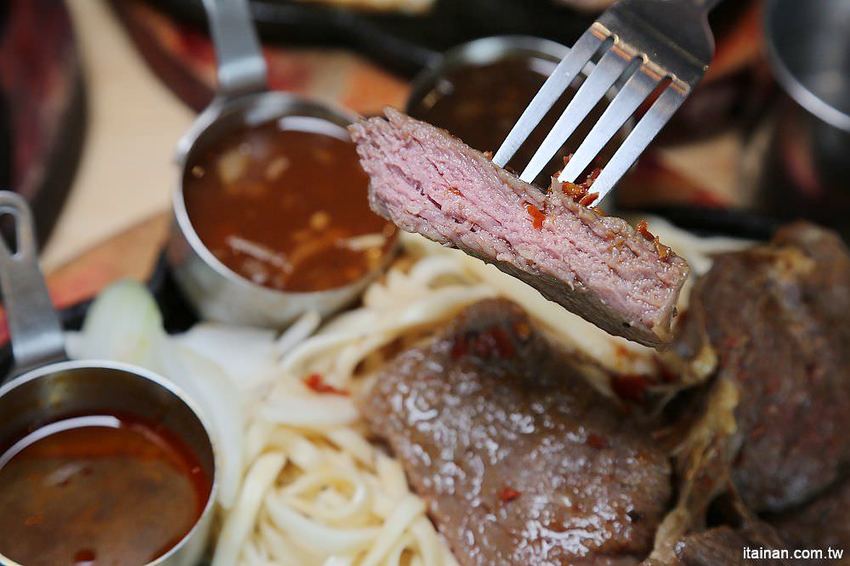 19號倉庫鐵板牛排仁德店~誰說平價吃到飽沒有好牛排?沙拉吧珍珠奶茶無限量供應加麵加飯不加價! - 台南好Food遊