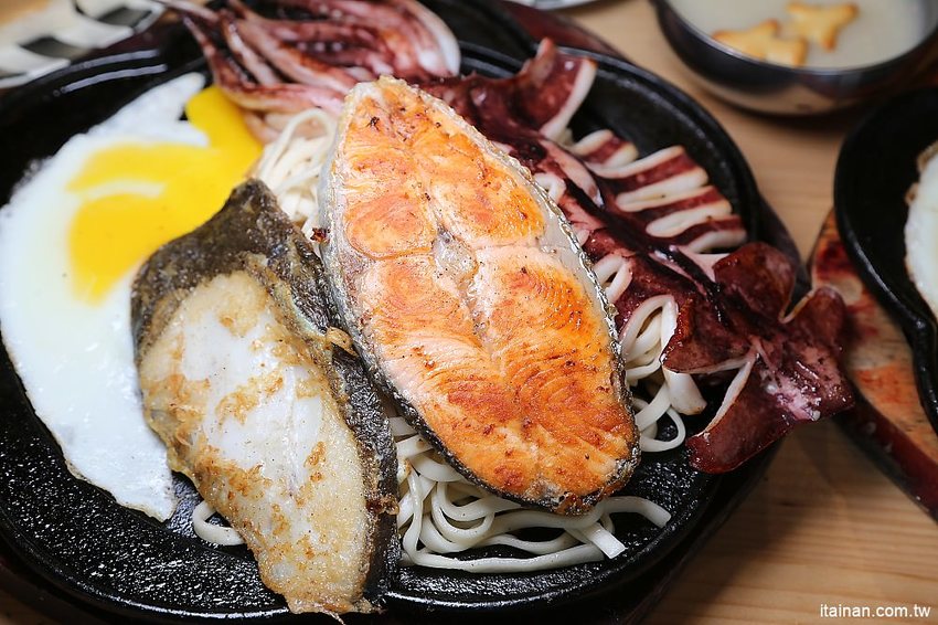 19號倉庫鐵板牛排仁德店~誰說平價吃到飽沒有好牛排?沙拉吧珍珠奶茶無限量供應加麵加飯不加價! - 台南好Food遊