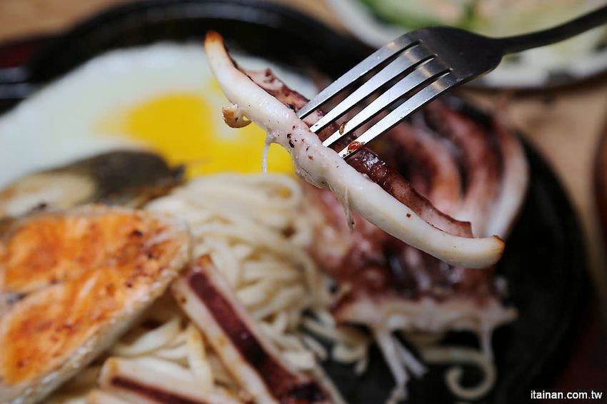 19號倉庫鐵板牛排仁德店~誰說平價吃到飽沒有好牛排?沙拉吧珍珠奶茶無限量供應加麵加飯不加價! - 台南好Food遊