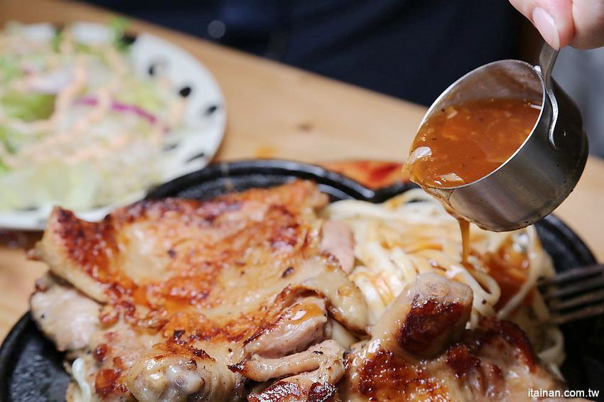 19號倉庫鐵板牛排仁德店~誰說平價吃到飽沒有好牛排?沙拉吧珍珠奶茶無限量供應加麵加飯不加價! - 台南好Food遊