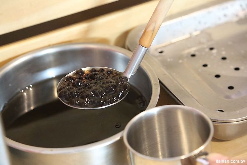 台南牛排｜19號倉庫鐵板牛排仁德店~誰說平價吃到飽沒有好牛排?沙拉吧珍珠奶茶無限量供應加麵加飯不加價! - 台南好Food遊