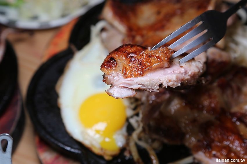 19號倉庫鐵板牛排仁德店~誰說平價吃到飽沒有好牛排?沙拉吧珍珠奶茶無限量供應加麵加飯不加價! - 台南好Food遊