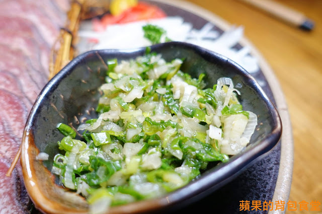 [食記] 新竹東區 - 牛丁次郎坊x深夜裡的和魂燒肉丼x新竹旗艦店 燒烤戰斧牛排及蔥鹽牛舌 極盛版丼魬肉量浮誇 起司炸雞 熔岩蛋糕 令人流連忘返