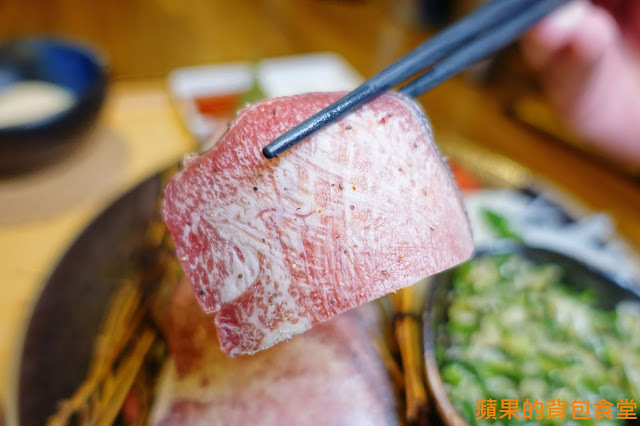 [食記] 新竹東區 - 牛丁次郎坊x深夜裡的和魂燒肉丼x新竹旗艦店 燒烤戰斧牛排及蔥鹽牛舌 極盛版丼魬肉量浮誇 起司炸雞 熔岩蛋糕 令人流連忘返