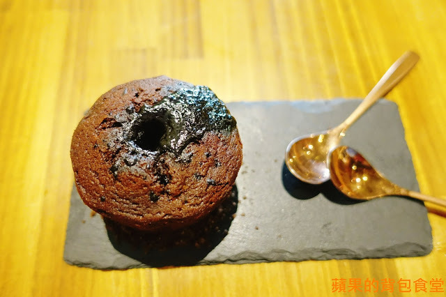 [食記] 新竹東區 - 牛丁次郎坊x深夜裡的和魂燒肉丼x新竹旗艦店 燒烤戰斧牛排及蔥鹽牛舌 極盛版丼魬肉量浮誇 起司炸雞 熔岩蛋糕 令人流連忘返