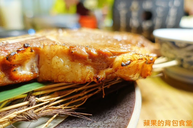 [食記] 新竹東區 - 牛丁次郎坊x深夜裡的和魂燒肉丼x新竹旗艦店 燒烤戰斧牛排及蔥鹽牛舌 極盛版丼魬肉量浮誇 起司炸雞 熔岩蛋糕 令人流連忘返