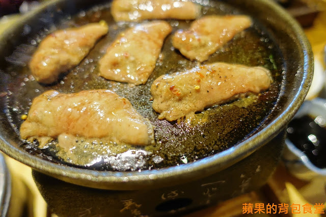 [食記] 新竹東區 - 牛丁次郎坊x深夜裡的和魂燒肉丼x新竹旗艦店 燒烤戰斧牛排及蔥鹽牛舌 極盛版丼魬肉量浮誇 起司炸雞 熔岩蛋糕 令人流連忘返