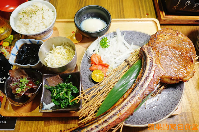 [食記] 新竹東區 - 牛丁次郎坊x深夜裡的和魂燒肉丼x新竹旗艦店 燒烤戰斧牛排及蔥鹽牛舌 極盛版丼魬肉量浮誇 起司炸雞 熔岩蛋糕 令人流連忘返