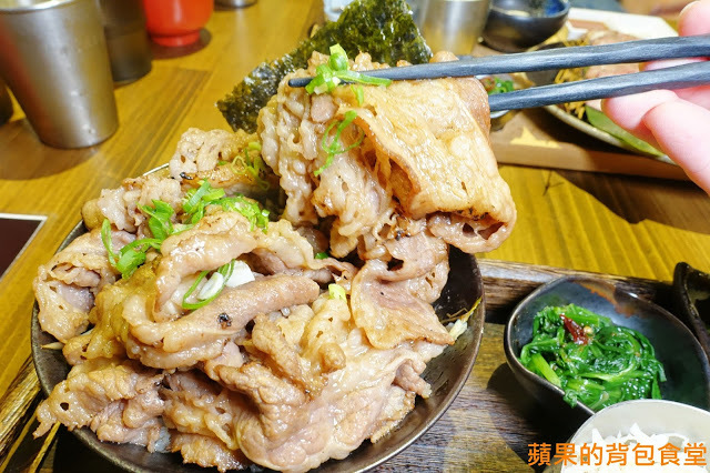 [食記] 新竹東區 - 牛丁次郎坊x深夜裡的和魂燒肉丼x新竹旗艦店 燒烤戰斧牛排及蔥鹽牛舌 極盛版丼魬肉量浮誇 起司炸雞 熔岩蛋糕 令人流連忘返