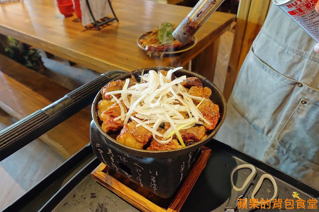 [食記] 新竹東區 - 牛丁次郎坊x深夜裡的和魂燒肉丼x新竹旗艦店 燒烤戰斧牛排及蔥鹽牛舌 極盛版丼魬肉量浮誇 起司炸雞 熔岩蛋糕 令人流連忘返