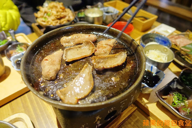 [食記] 新竹東區 - 牛丁次郎坊x深夜裡的和魂燒肉丼x新竹旗艦店 燒烤戰斧牛排及蔥鹽牛舌 極盛版丼魬肉量浮誇 起司炸雞 熔岩蛋糕 令人流連忘返