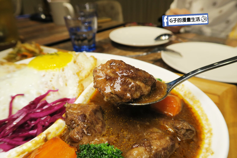 南京三民早午餐-紅酒燉牛肉飯 牛肉軟嫩