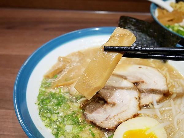 佐丨拉麵:佐一拉麵-台中西屯漢口路道地拉麵 經典醬油、味噌雙味擄獲老饕的胃 想吃拉麵不用跑日本