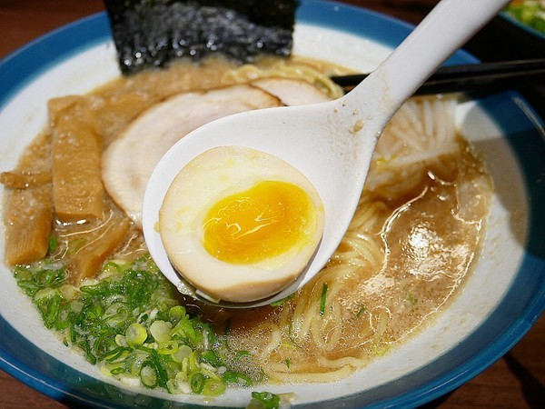 佐丨拉麵:佐一拉麵-台中西屯漢口路道地拉麵 經典醬油、味噌雙味擄獲老饕的胃 想吃拉麵不用跑日本