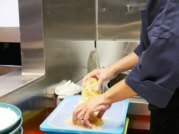 佐丨拉麵:佐一拉麵-台中西屯漢口路道地拉麵 經典醬油、味噌雙味擄獲老饕的胃 想吃拉麵不用跑日本