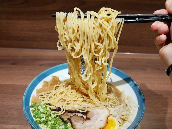 佐丨拉麵:佐一拉麵-台中西屯漢口路道地拉麵 經典醬油、味噌雙味擄獲老饕的胃 想吃拉麵不用跑日本