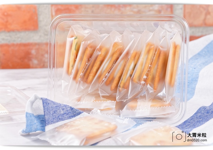 淡水老街必買伴手禮,愛牧手作工坊,招牌杏仁牛軋糖,手工牛軋餅,杏仁豬肉紙,超級涮嘴好吃!可網路宅配,淡水美食推薦,宅配牛軋糖禮盒推薦, - 大胃米粒 DAVID & MILLY