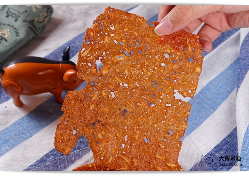 淡水老街必買伴手禮,愛牧手作工坊,招牌杏仁牛軋糖,手工牛軋餅,杏仁豬肉紙,超級涮嘴好吃!可網路宅配,淡水美食推薦,宅配牛軋糖禮盒推薦, - 大胃米粒 DAVID & MILLY